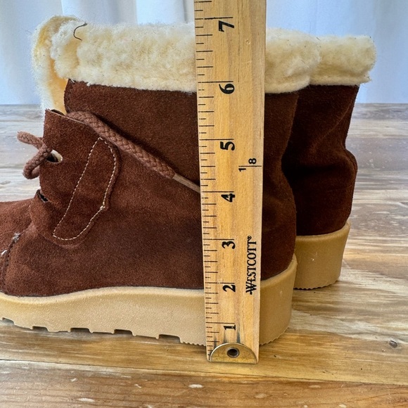 Vintage 1970s Boots Womens Leather and Sherpa Boots 7 - Picture 8 of 13